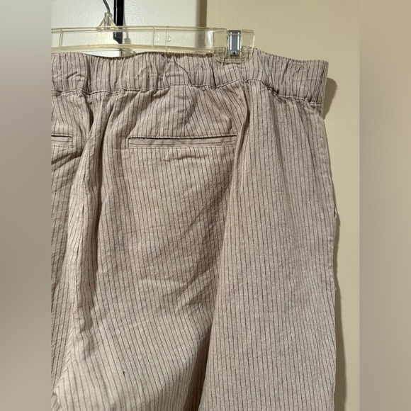 CJ BANKS NWT 1X Capris Linen Tan/Blue Pinstripes MSRP $55 Pull On Elastic Back - Picture 6 of 9